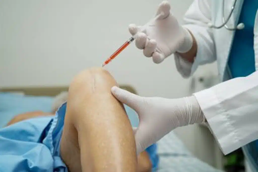 PRP therapy pain jupiter florida doctor inject prp to patientPRP therapy pain jupiter florida doctor inject prp to patient