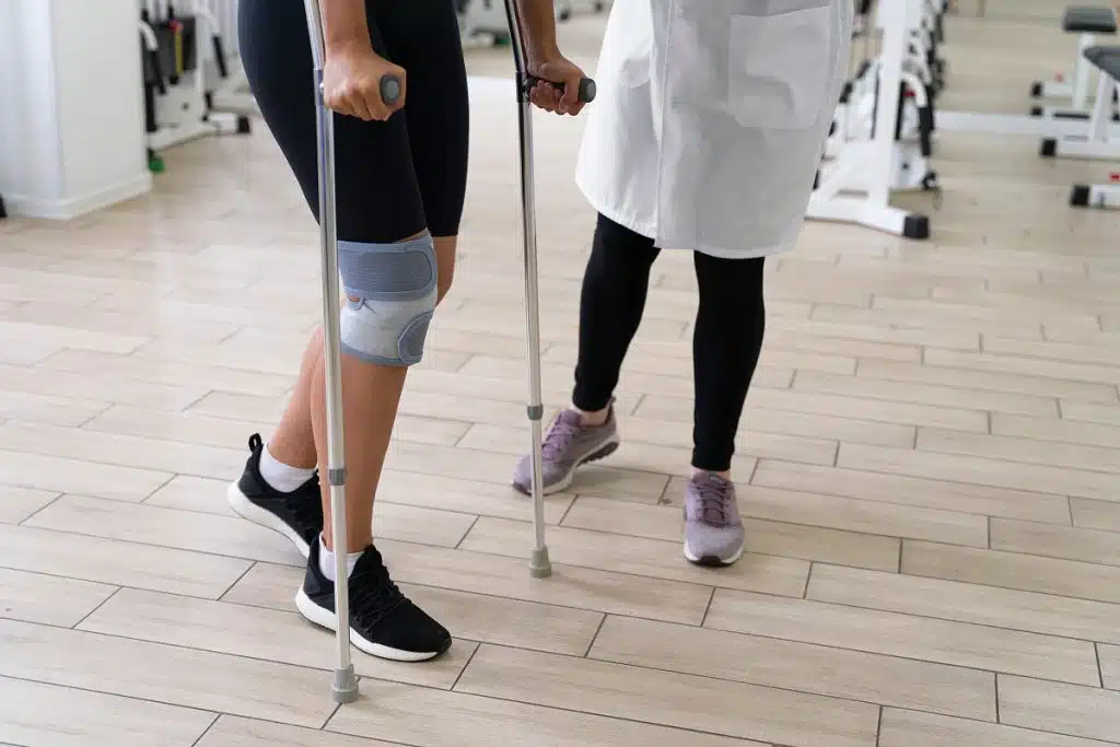 non-surgical treatment in palm beach florida medical assistant helping patient with physiotherapy exercises