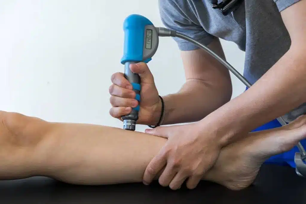 focal shockwave therapy tendon injuries wellington florida physical therapy of the knee