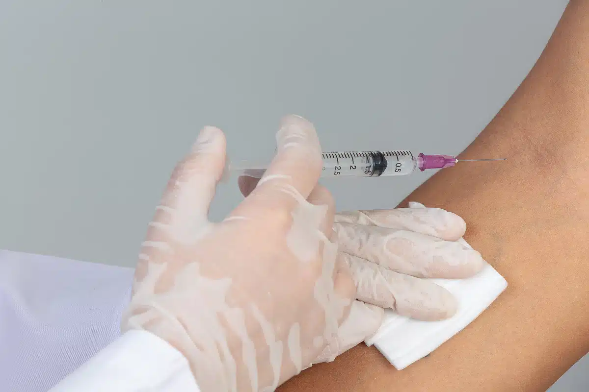 pain management injections jupiter florida young doctor is injecting the patient