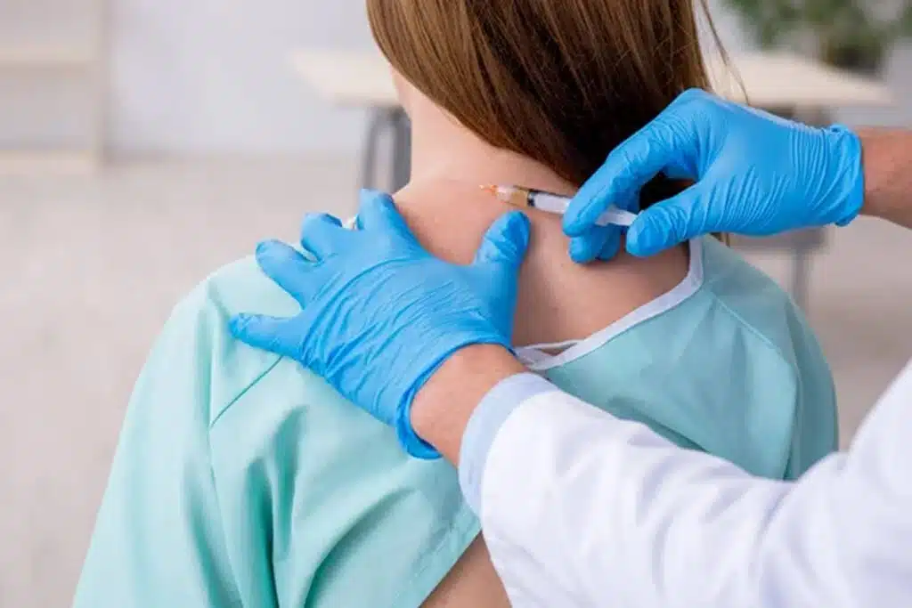 Patient undergo neck pain treatment in Sebring Fl image