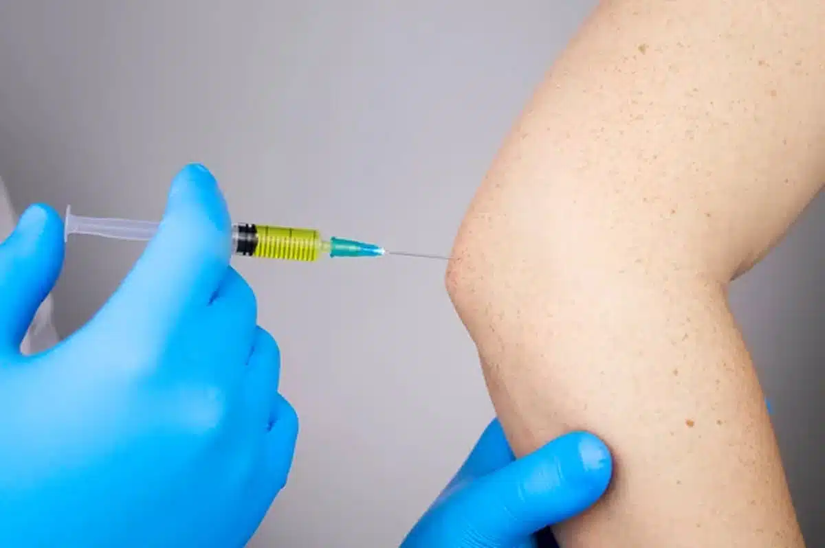 injection therapy for pain jupiter florida orthopedic surgeon gives injection elbow