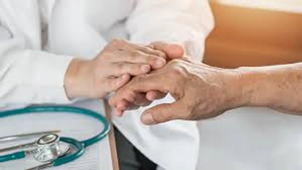 hand surgeon doctor holding patient client in Wellington florida clinic 1