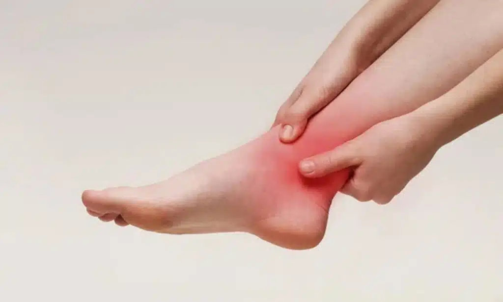 woman-suffering-from-pain-in-foot-and-ankle-in-wellington-florida